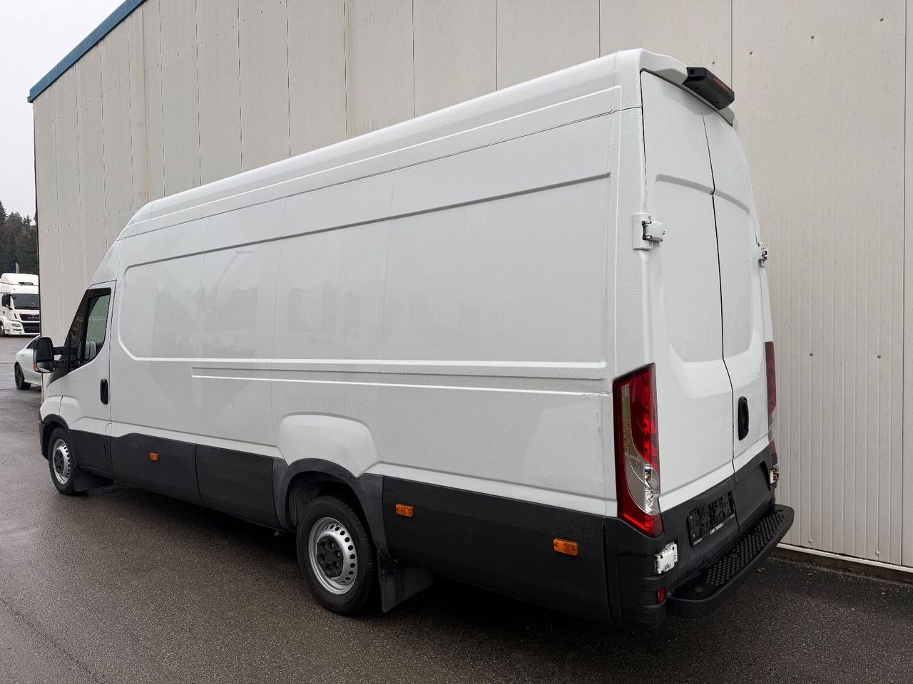 Iveco Daily 35S14 HiMatic L4H3 Maxi Iveco Daily 35S14 HiMatic L4H3 Maxi - Furgon: slika 4 Iveco Daily 35S14 HiMatic L4H3 Maxi Iveco Daily 35S14 HiMatic L4H3 Maxi - Furgon: slika 4