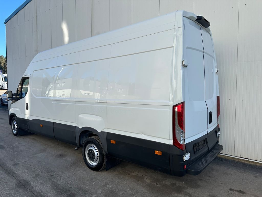 Iveco Daily 35S14 MAXI L4H3 HiMatic Iveco Daily 35S14 MAXI L4H3 HiMatic - Furgon: slika 4 Iveco Daily 35S14 MAXI L4H3 HiMatic Iveco Daily 35S14 MAXI L4H3 HiMatic - Furgon: slika 4