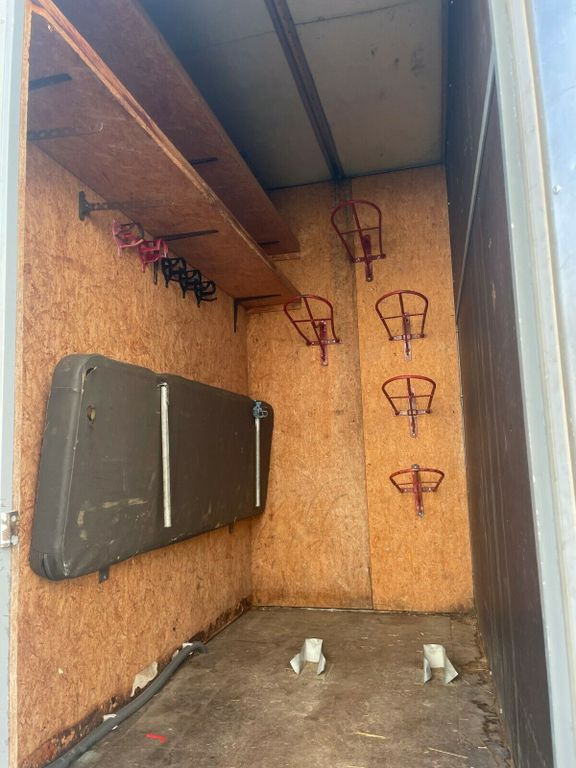 MAN 12.192 Pferdetransporter MAN 12.192 Pferdetransporter - Tovornjak za prevoz konj: slika 5 MAN 12.192 Pferdetransporter MAN 12.192 Pferdetransporter - Tovornjak za prevoz konj: slika 5