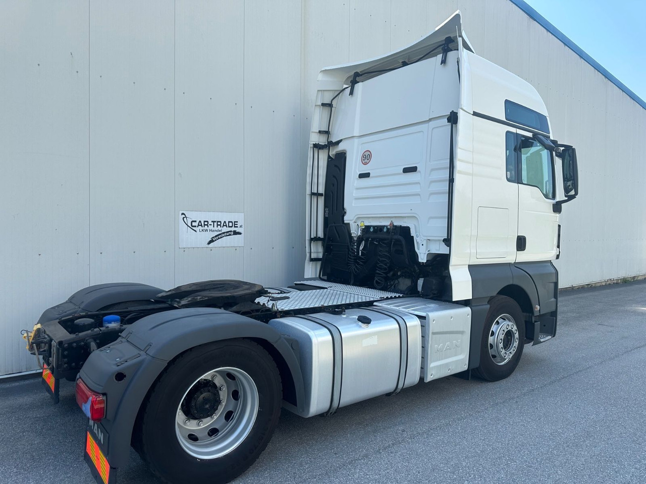 MAN TGX 18.460 XXL Intarder/Standklima - Vlačilec: slika 4 MAN TGX 18.460 XXL Intarder/Standklima - Vlačilec: slika 4
