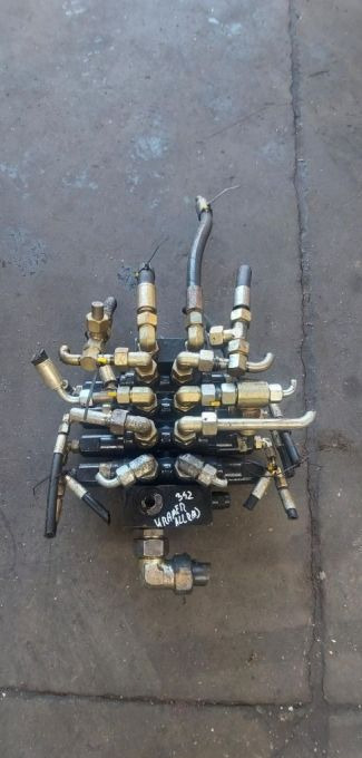 Rozdzielacz główny Kramer 342 - Hidravlika za Gradbeni stroj: slika 1 Rozdzielacz główny Kramer 342 - Hidravlika za Gradbeni stroj: slika 1