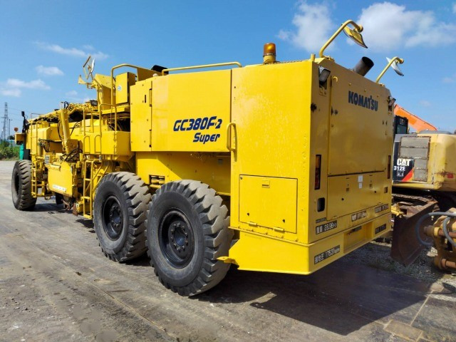 KOMATSU GC380F-2 - Freza za asfalt: slika 2 KOMATSU GC380F-2 - Freza za asfalt: slika 2