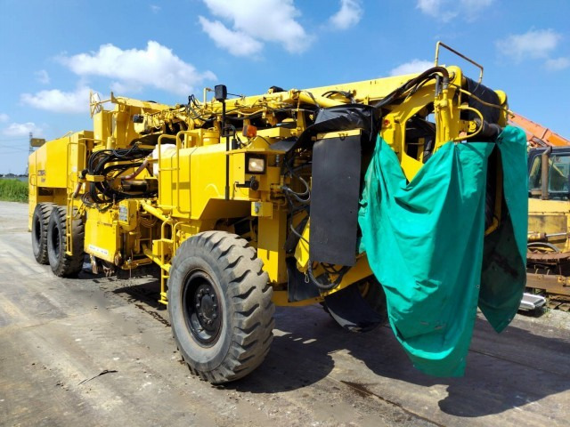 KOMATSU GC380F-2 - Freza za asfalt: slika 4 KOMATSU GC380F-2 - Freza za asfalt: slika 4