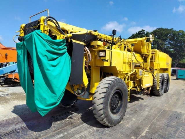 KOMATSU GC380F-2 - Freza za asfalt: slika 1 KOMATSU GC380F-2 - Freza za asfalt: slika 1
