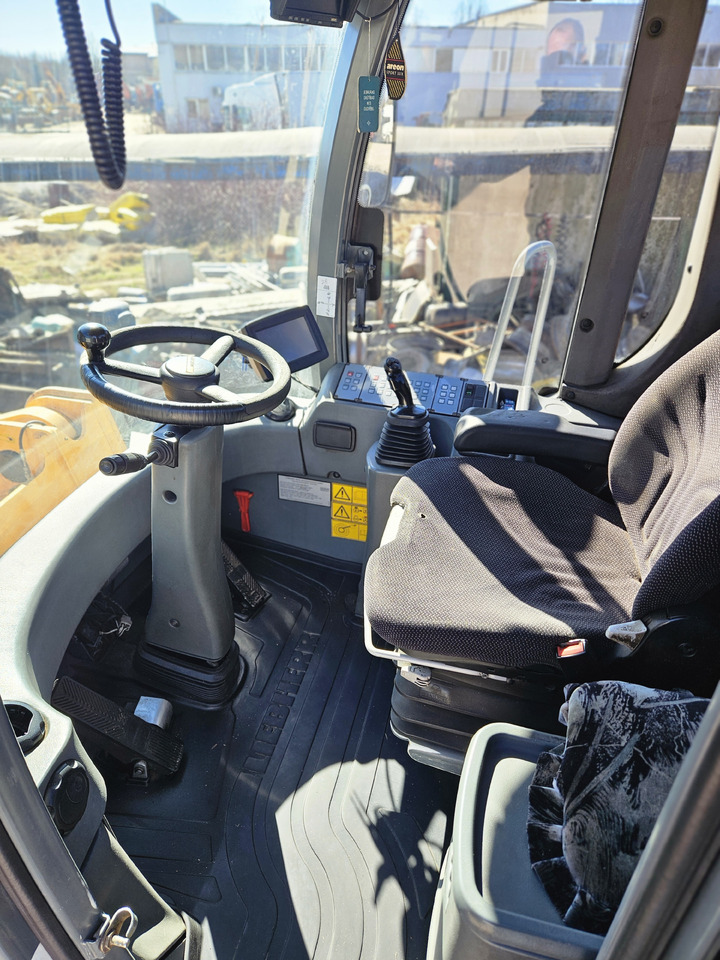 Kolesni nakladalec LIEBHERR L566: slika 6