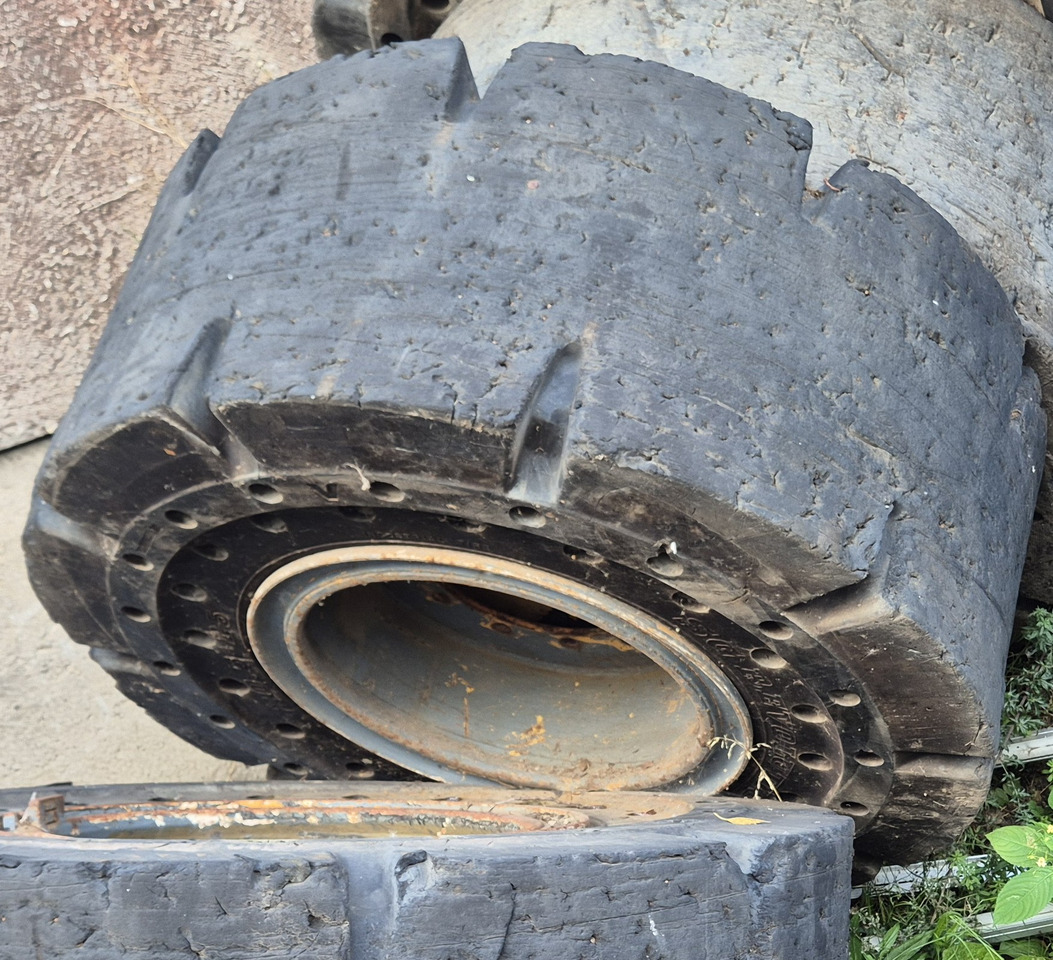 JCB 426, 435, 436 - Kompletno kolo za Kolesni nakladalec: slika 1 JCB 426, 435, 436 - Kompletno kolo za Kolesni nakladalec: slika 1