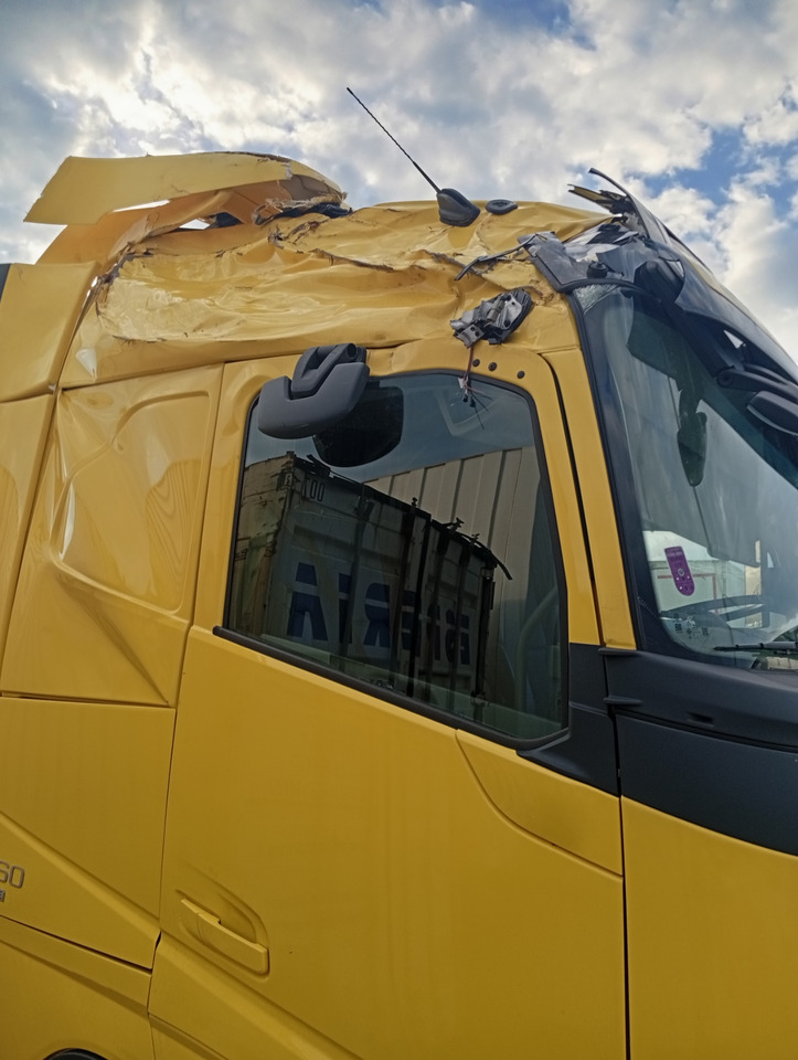 VOLVO FH 460 Aero, Damaged, Located in Bari,Italy - Vlačilec: slika 5 VOLVO FH 460 Aero, Damaged, Located in Bari,Italy - Vlačilec: slika 5