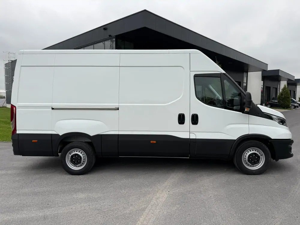 Iveco Daily 35-140 *L3H2*DISPO DE STOCK*Airco*Cruise control - Furgon: slika 3 Iveco Daily 35-140 *L3H2*DISPO DE STOCK*Airco*Cruise control - Furgon: slika 3