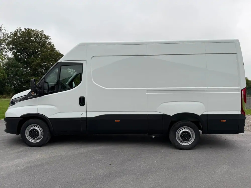 Iveco Daily 35-140 *L3H2*DISPO DE STOCK*Airco*Cruise control - Furgon: slika 4 Iveco Daily 35-140 *L3H2*DISPO DE STOCK*Airco*Cruise control - Furgon: slika 4