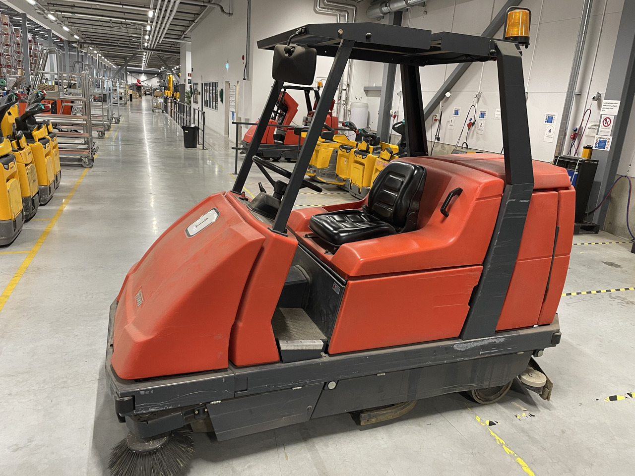 Hako Hakomatic B 1100 - Industrijski pometalni stroj: slika 2 Hako Hakomatic B 1100 - Industrijski pometalni stroj: slika 2