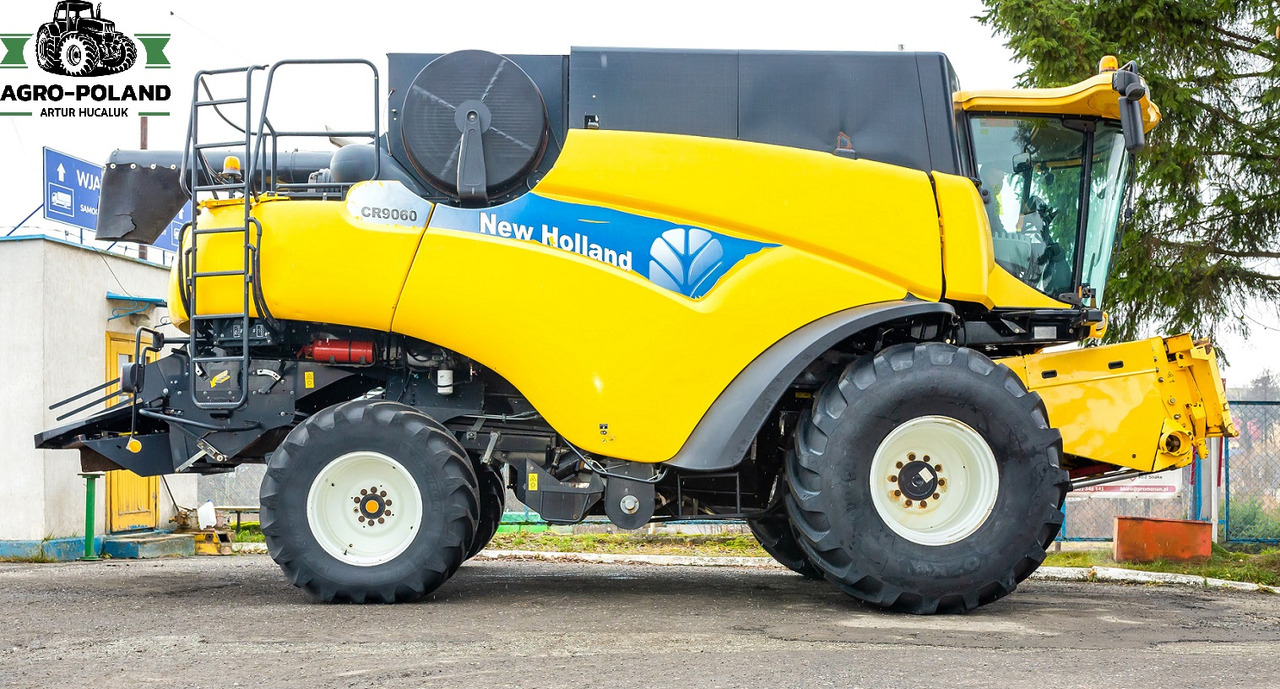 NEW HOLLAND CR 9060 - 2008 - 2554 h + HEDER 6,09 M - Kombajn harvester: slika 3 NEW HOLLAND CR 9060 - 2008 - 2554 h + HEDER 6,09 M - Kombajn harvester: slika 3
