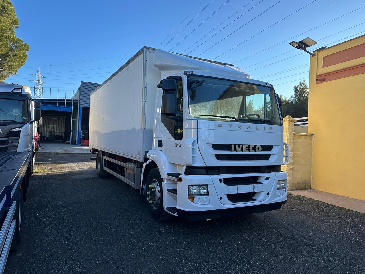 IVECO STRALIS 310 - Tovornjak zabojnik: slika 1 IVECO STRALIS 310 - Tovornjak zabojnik: slika 1