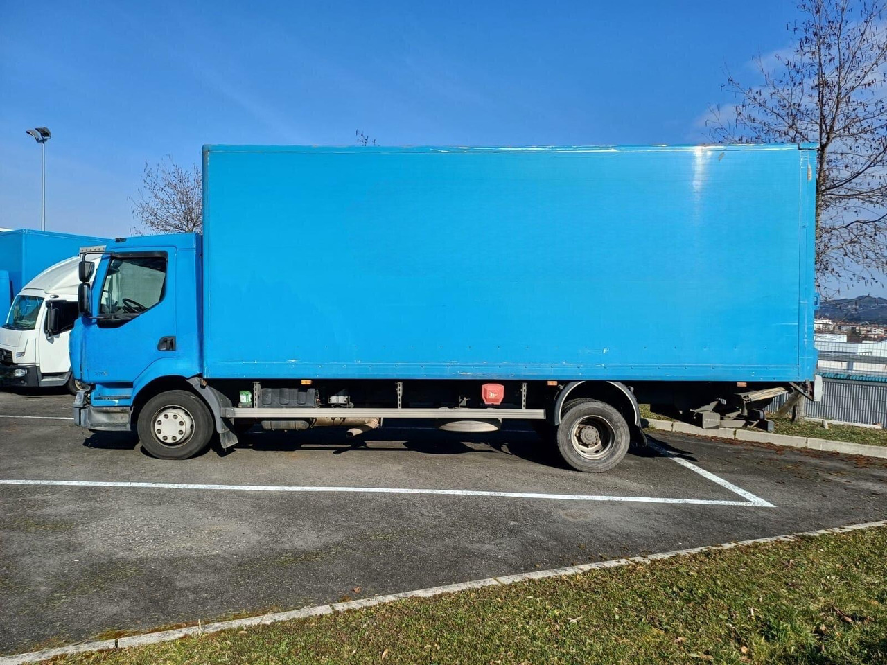 RENAULT MIDLUM 12.270 - Tovornjak zabojnik: slika 2 RENAULT MIDLUM 12.270 - Tovornjak zabojnik: slika 2