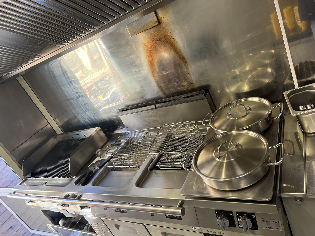 FOOD TRUCK - Nadgradnja s kuhinjsko opremo: ANGELO PO - Volkswagen Crafter - Dostavno vozilo: slika 4 FOOD TRUCK - Nadgradnja s kuhinjsko opremo: ANGELO PO - Volkswagen Crafter - Dostavno vozilo: slika 4