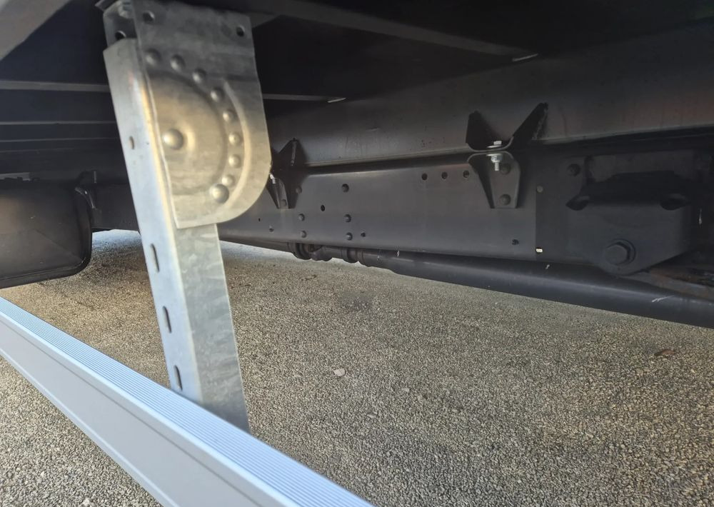 Iveco 70C18 3.0 180KM/ Skrzyniowy / 1 Właściciel/ Himatic 8b/ Rozstaw osi max 5.1m/ - Dostavno vozilo s kesonom: slika 5 Iveco 70C18 3.0 180KM/ Skrzyniowy / 1 Właściciel/ Himatic 8b/ Rozstaw osi max 5.1m/ - Dostavno vozilo s kesonom: slika 5