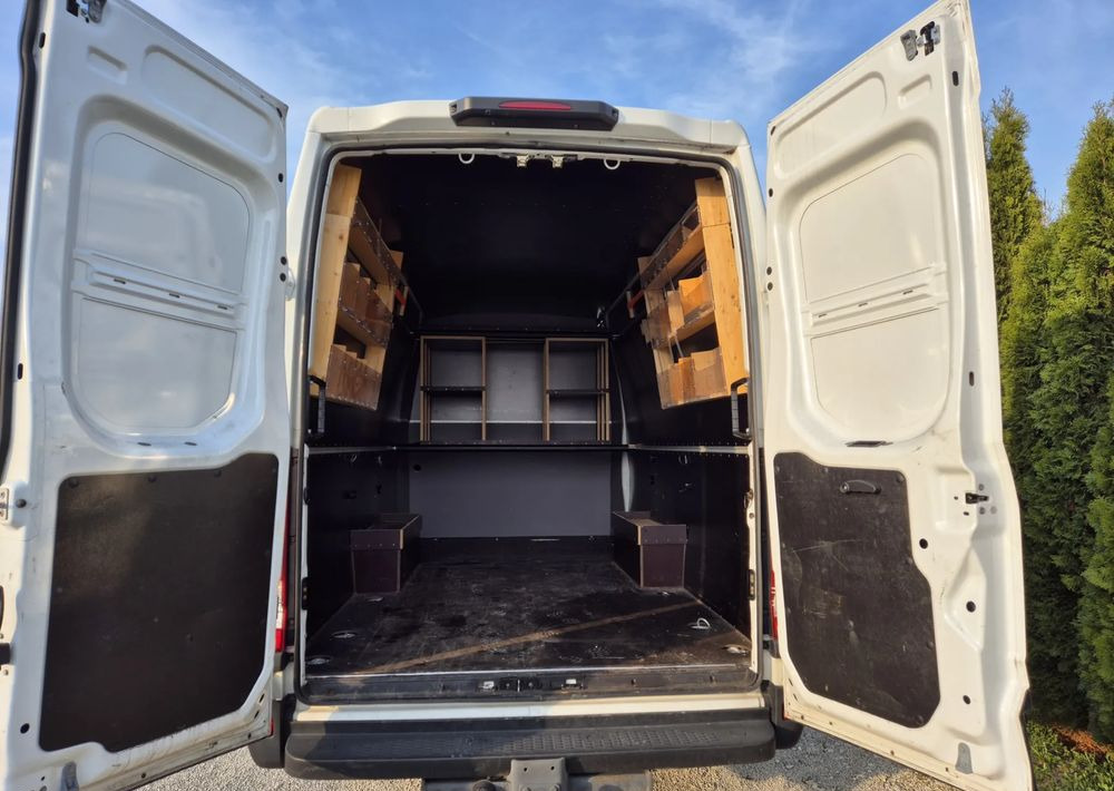 Iveco Iveco 35s18 3.0 180KM Brygadówka manual - Dostavno vozilo z dvojno kabino: slika 4 Iveco Iveco 35s18 3.0 180KM Brygadówka manual - Dostavno vozilo z dvojno kabino: slika 4