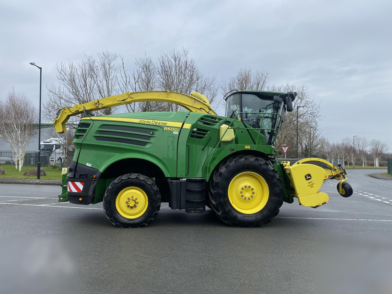 2020 JOHN DEERE 8600 - Kombajn za krmo: slika 4 2020 JOHN DEERE 8600 - Kombajn za krmo: slika 4