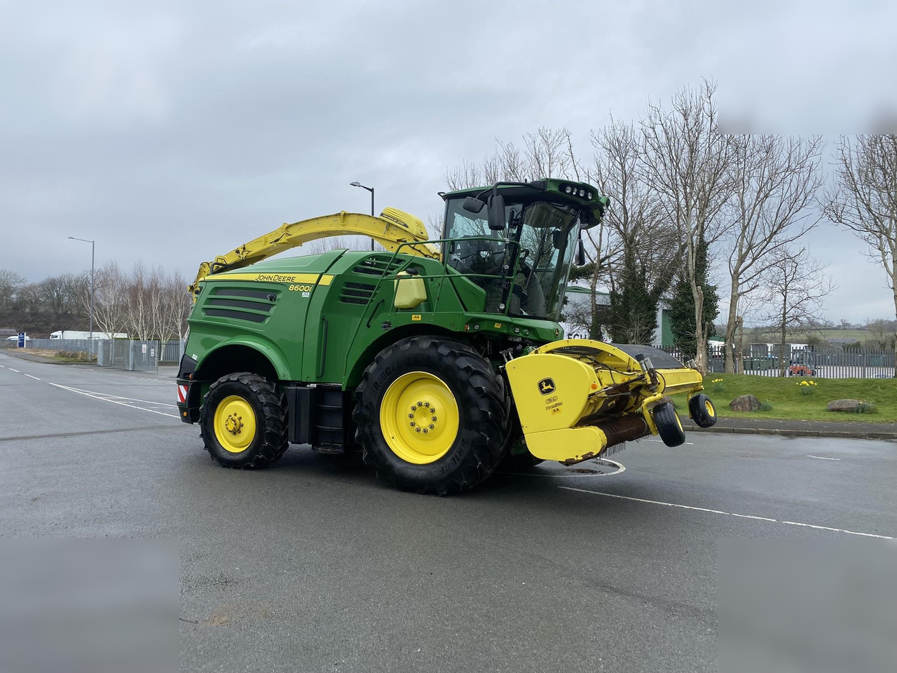 2020 JOHN DEERE 8600 - Kombajn za krmo: slika 1 2020 JOHN DEERE 8600 - Kombajn za krmo: slika 1