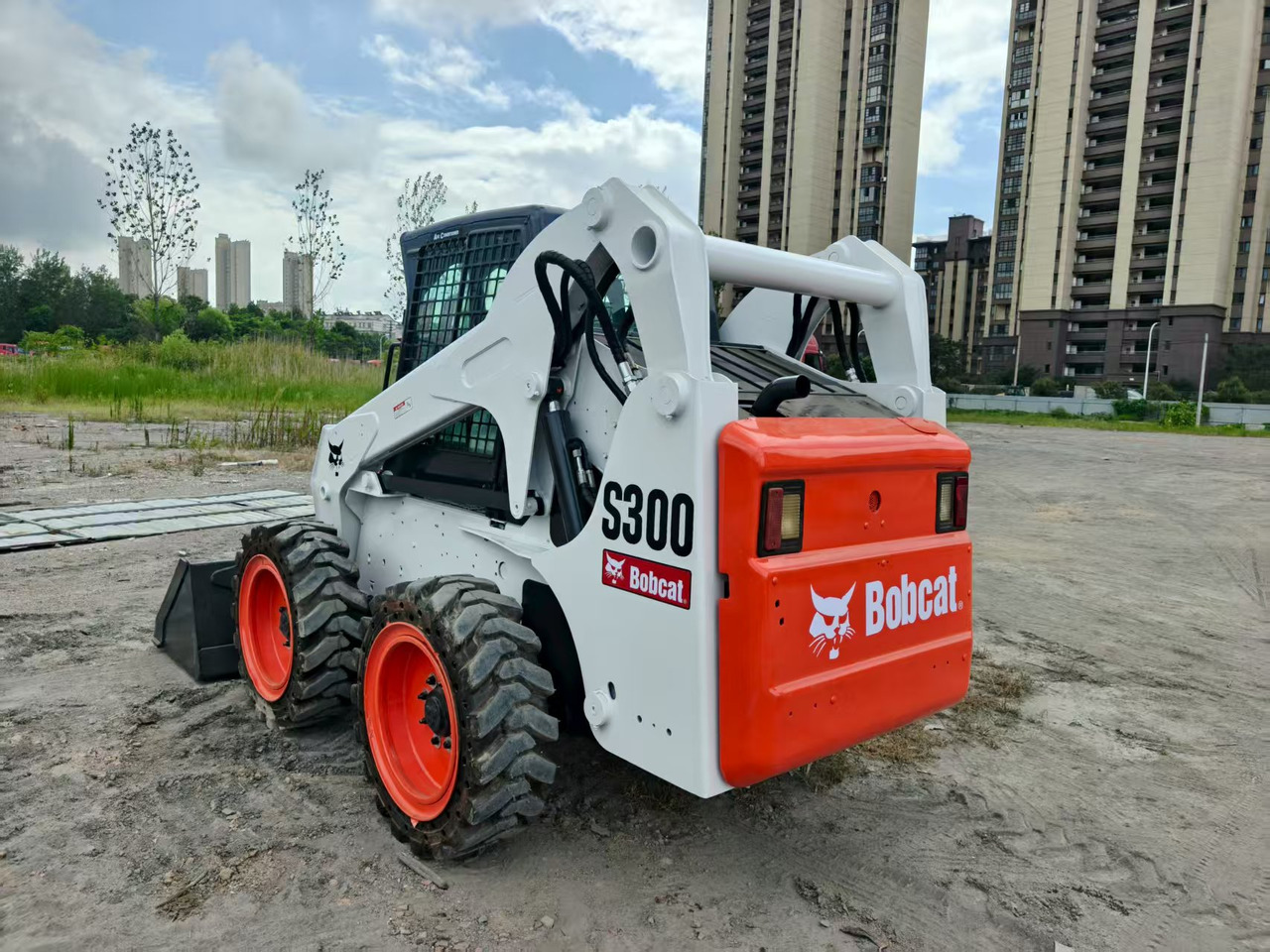 BOBCAT skid steer loader S300 Mining/Agriculture/Urban Construction - Mini nakladalec: slika 2 BOBCAT skid steer loader S300 Mining/Agriculture/Urban Construction - Mini nakladalec: slika 2