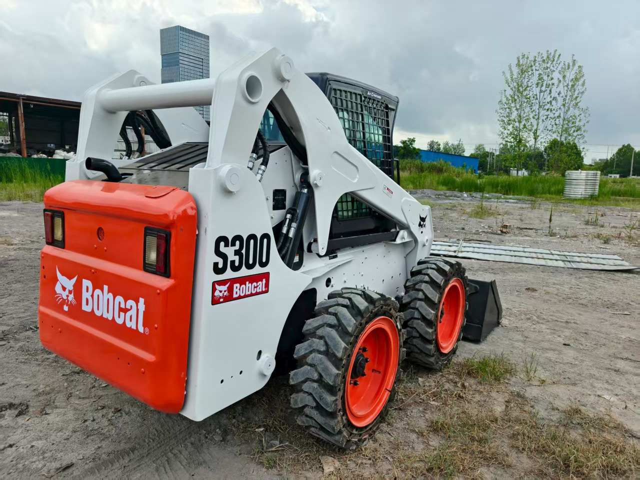 BOBCAT skid steer loader S300 Mining/Agriculture/Urban Construction - Mini nakladalec: slika 4 BOBCAT skid steer loader S300 Mining/Agriculture/Urban Construction - Mini nakladalec: slika 4