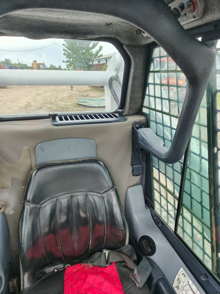 BOBCAT skid steer loader S300 Mining/Agriculture/Urban Construction - Mini nakladalec: slika 5 BOBCAT skid steer loader S300 Mining/Agriculture/Urban Construction - Mini nakladalec: slika 5