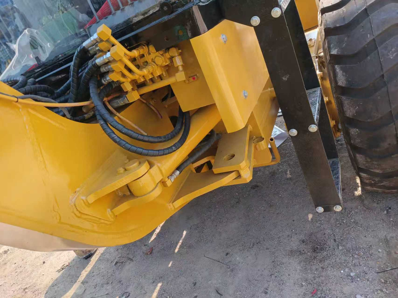 CATERPILLAR 140K used motor grader low price - Greder: slika 5 CATERPILLAR 140K used motor grader low price - Greder: slika 5
