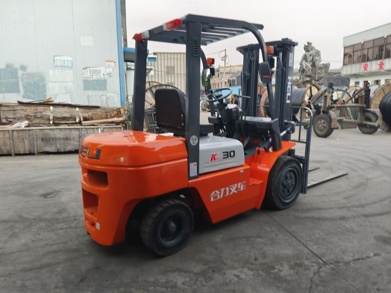 HELI k30 used diesel forklift Customizable mast clamps - Diesel viličar: slika 4 HELI k30 used diesel forklift Customizable mast clamps - Diesel viličar: slika 4