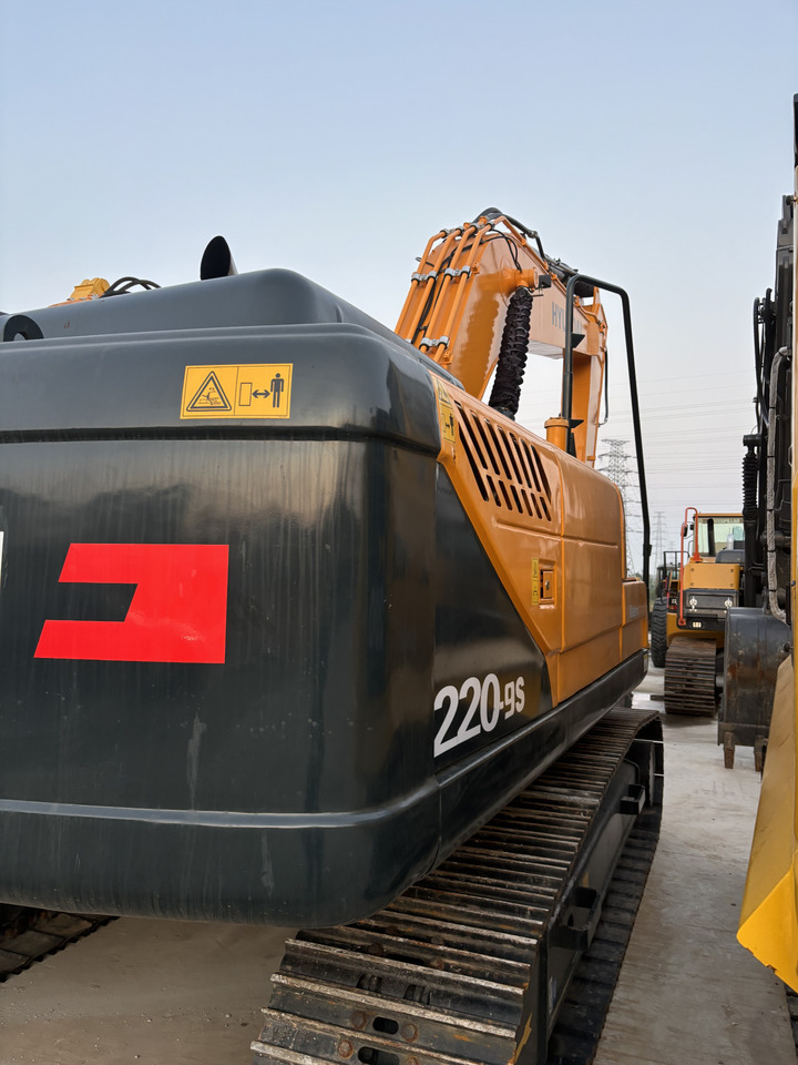 HYUNDAI 220LC—9S Hyundai 20 ton excavator in stock bucket hammer Customizable - Bager goseničar: slika 1 HYUNDAI 220LC—9S Hyundai 20 ton excavator in stock bucket hammer Customizable - Bager goseničar: slika 1