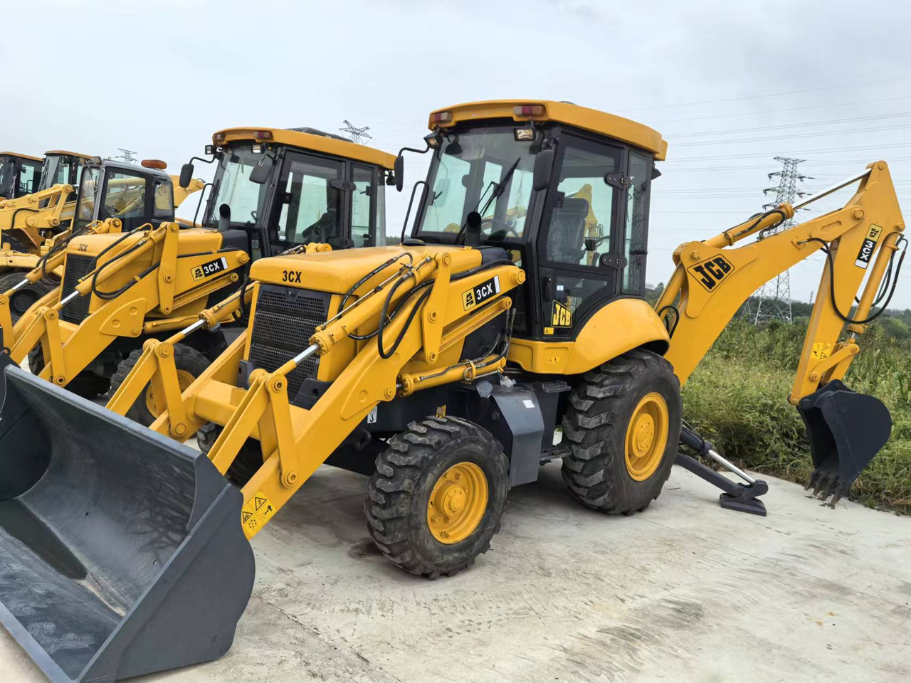 JCB 3CX backhoe loader TLB versatile machine multiple attachment options - Bager nakladalec: slika 1 JCB 3CX backhoe loader TLB versatile machine multiple attachment options - Bager nakladalec: slika 1