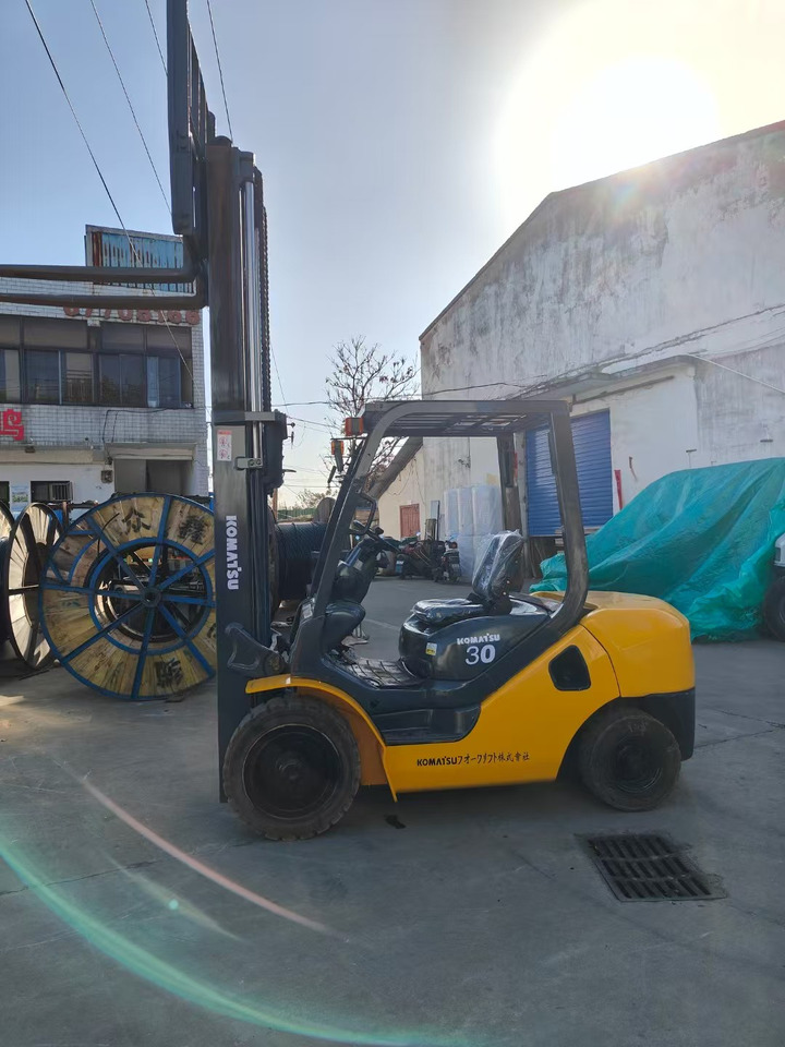KOMATSU FD30T japan brand used 3 ton forklift - Diesel viličar: slika 4 KOMATSU FD30T japan brand used 3 ton forklift - Diesel viličar: slika 4