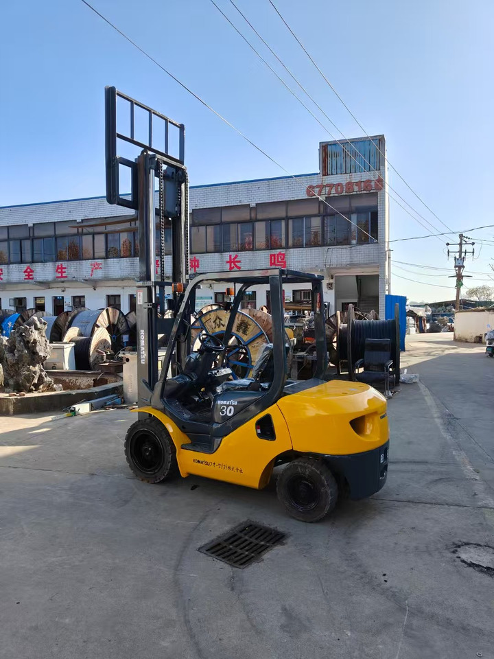 KOMATSU FD30T japan brand used 3 ton forklift - Diesel viličar: slika 3 KOMATSU FD30T japan brand used 3 ton forklift - Diesel viličar: slika 3