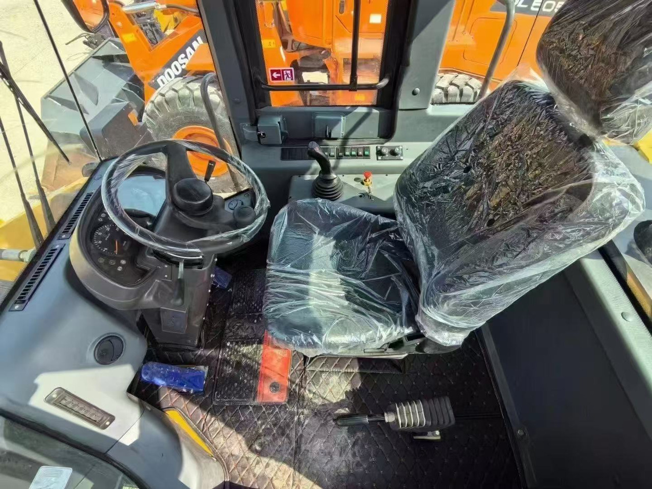 SDLG L958F china brand SDLG loader 5 ton class front loader - Kolesni nakladalec: slika 4 SDLG L958F china brand SDLG loader 5 ton class front loader - Kolesni nakladalec: slika 4