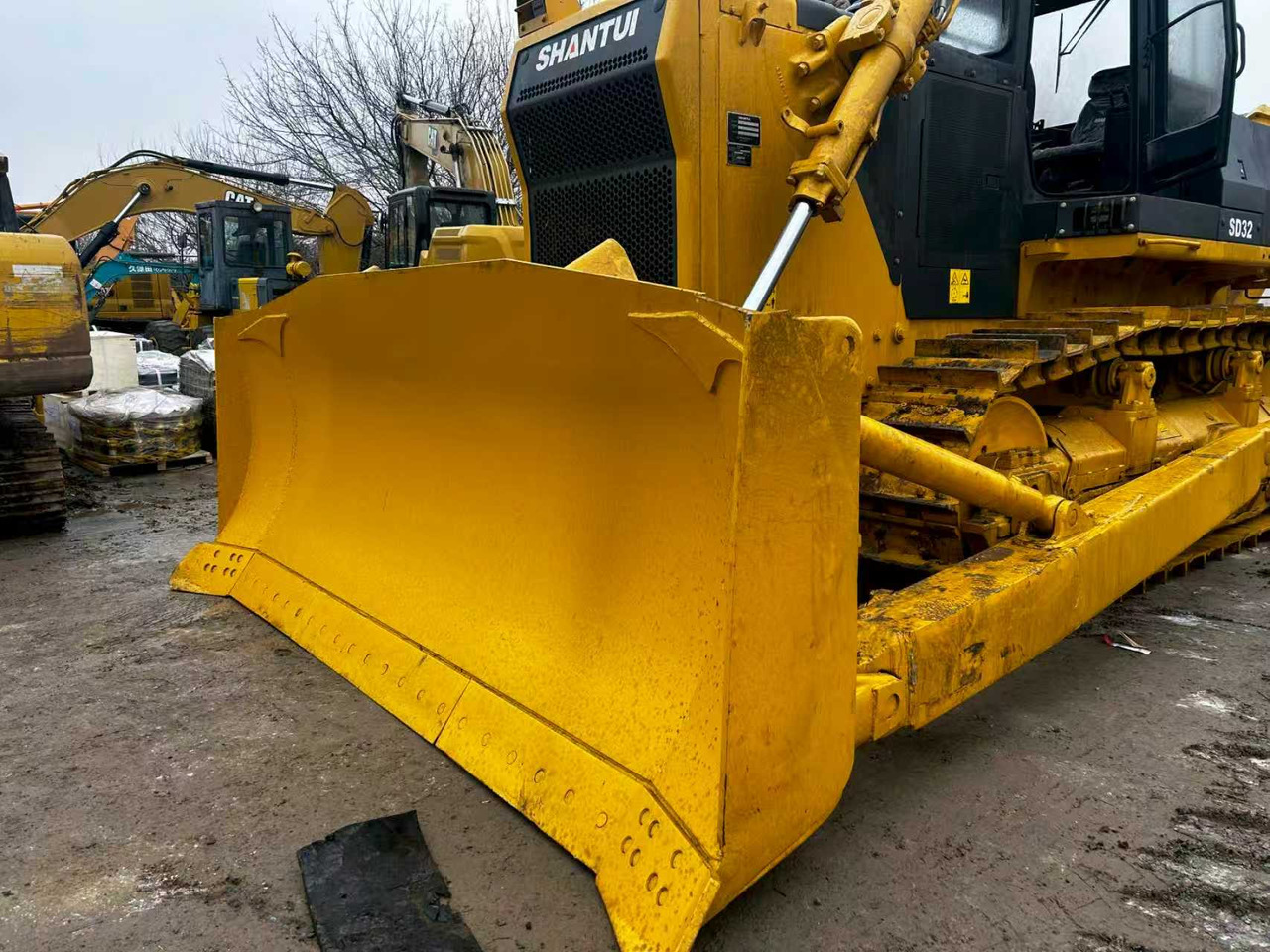 SHANTUI SD32 used bulldozer famous china brand for sale - Buldožer: slika 2 SHANTUI SD32 used bulldozer famous china brand for sale - Buldožer: slika 2