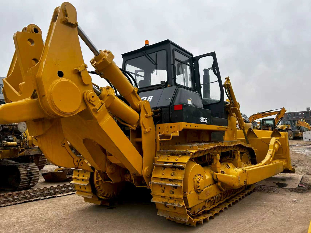 SHANTUI SD32 used bulldozer famous china brand for sale - Buldožer: slika 5 SHANTUI SD32 used bulldozer famous china brand for sale - Buldožer: slika 5