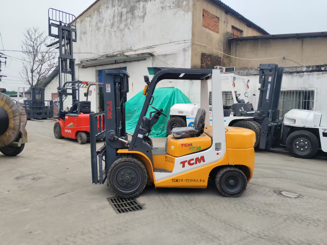 TCM FD30 Japan brand used 3 ton 4.5m diesel forklift Customizable mast clamps - Diesel viličar: slika 2 TCM FD30 Japan brand used 3 ton 4.5m diesel forklift Customizable mast clamps - Diesel viličar: slika 2