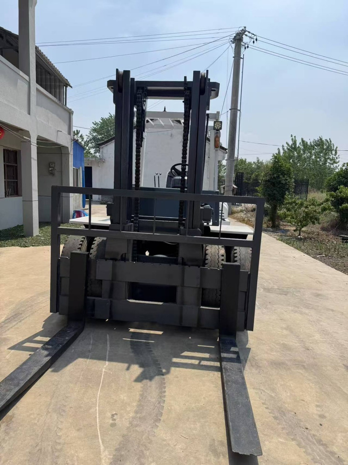 TCM fd100 used 2024 japan brand diesel forklift - Diesel viličar: slika 4 TCM fd100 used 2024 japan brand diesel forklift - Diesel viličar: slika 4