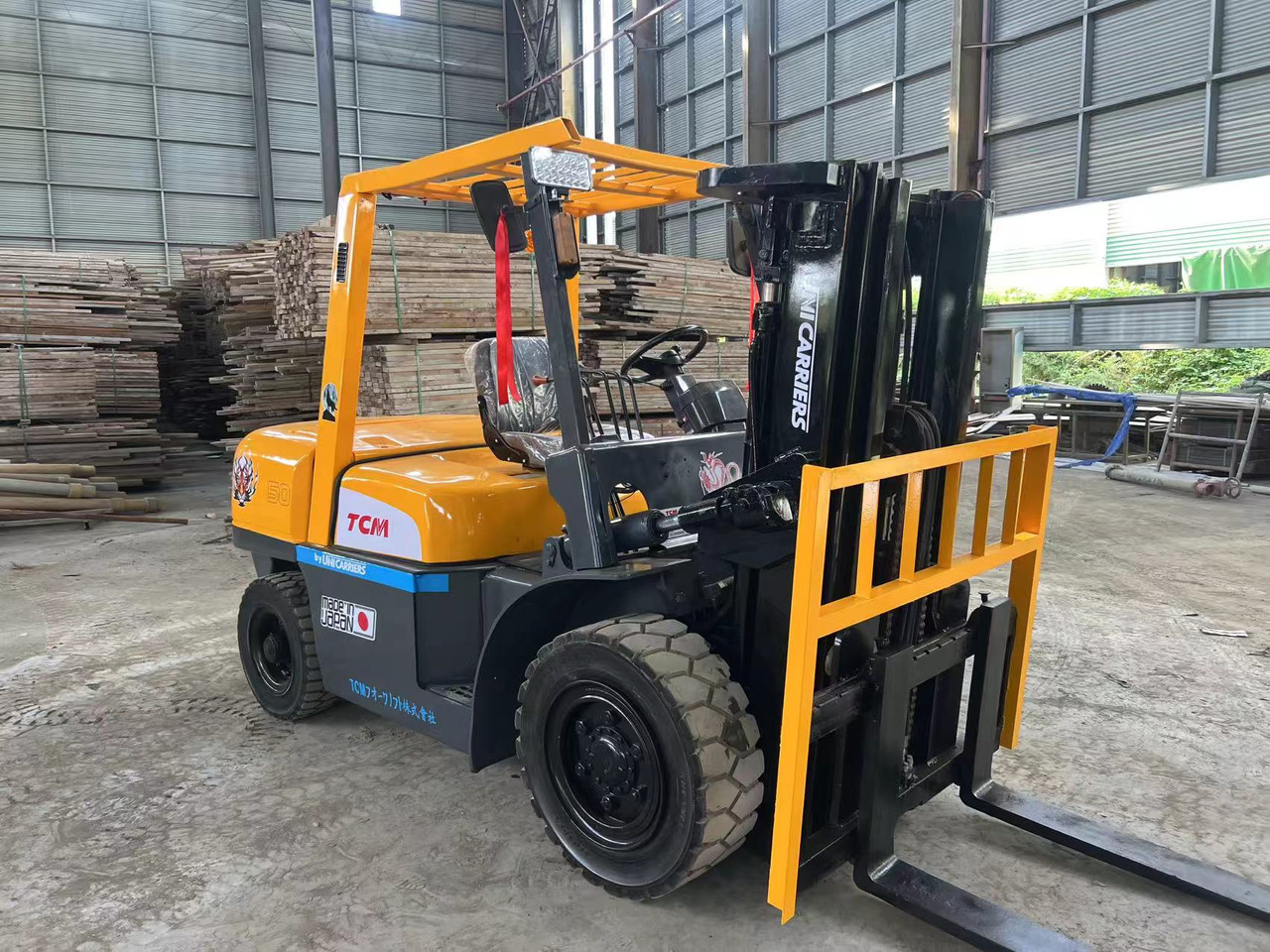 TCM fd50 japan brand original 5 ton diesel forklift 3 section 4.5m Customizable mast clamp side shift - Diesel viličar: slika 1 TCM fd50 japan brand original 5 ton diesel forklift 3 section 4.5m Customizable mast clamp side shift - Diesel viličar: slika 1