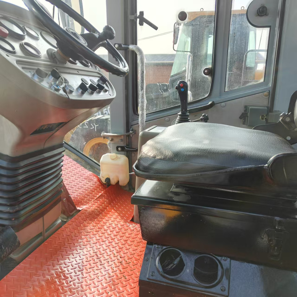 XCMG XS223J used road roller low hours factory price - Kompaktor: slika 4 XCMG XS223J used road roller low hours factory price - Kompaktor: slika 4