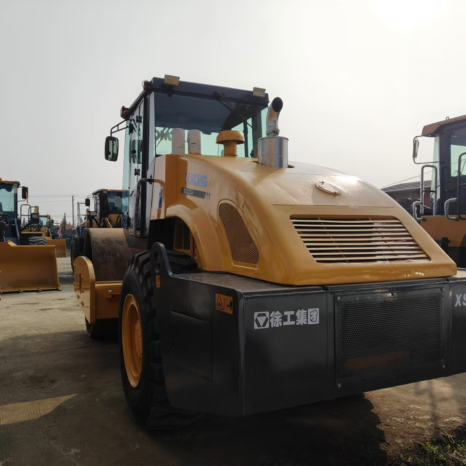 XCMG XS223J used road roller low hours factory price - Kompaktor: slika 2 XCMG XS223J used road roller low hours factory price - Kompaktor: slika 2