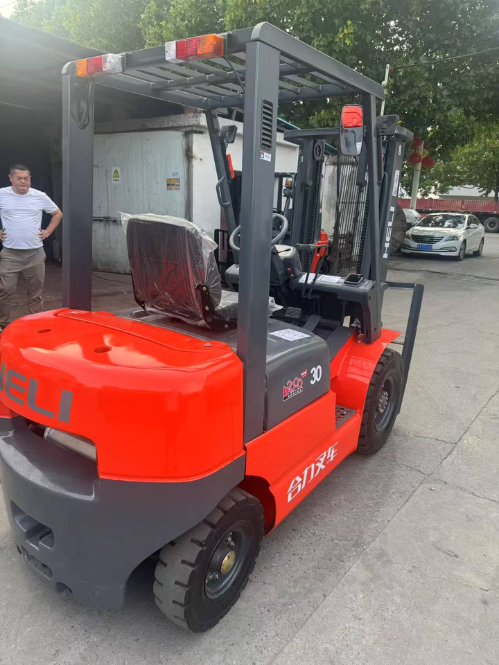 Heli stock new 2024 model 3T diesel forklift Customizable Mast & Clamp - Diesel viličar: slika 3 Heli stock new 2024 model 3T diesel forklift Customizable Mast & Clamp - Diesel viličar: slika 3