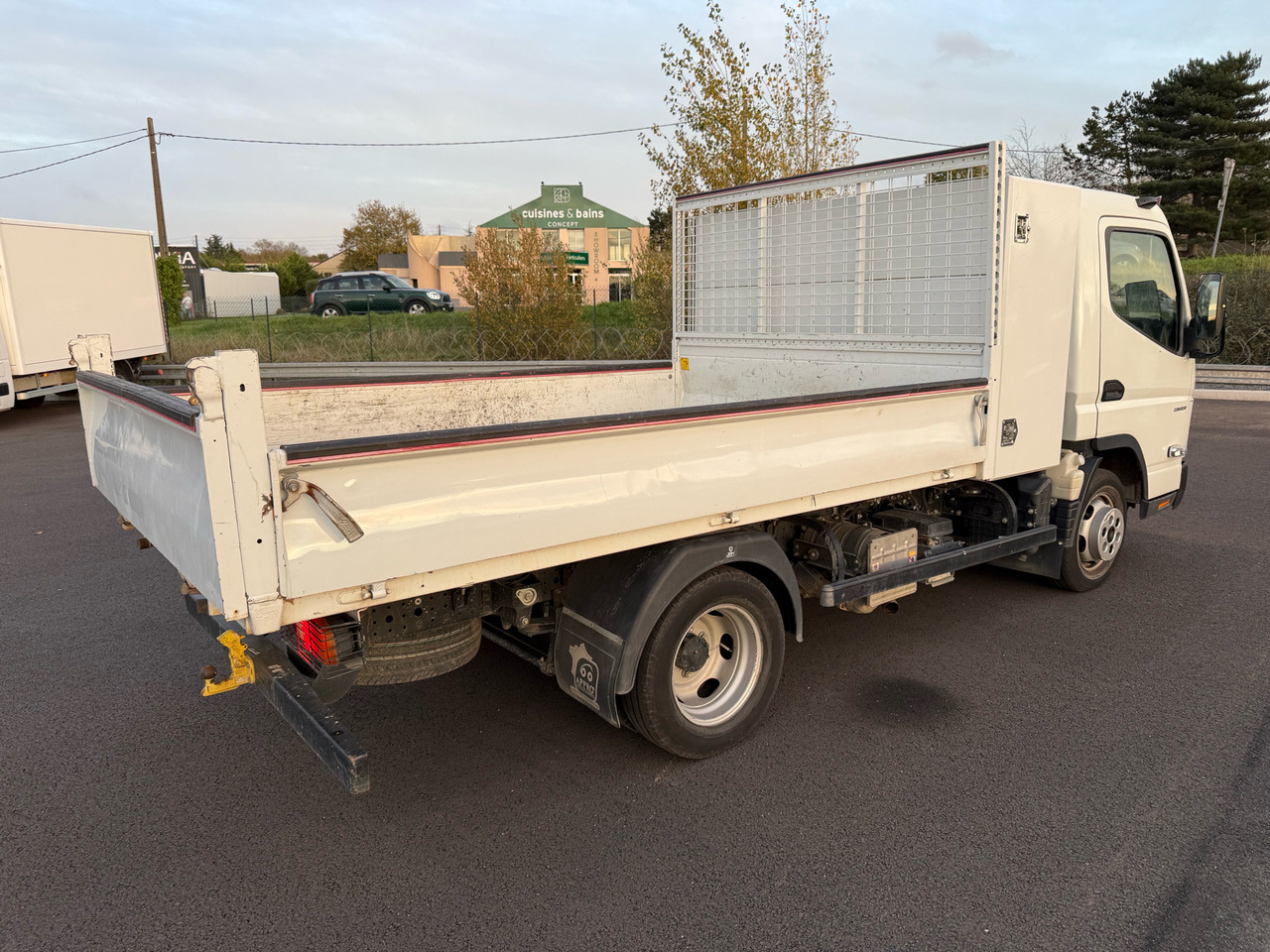 Mitsubishi Canter Fuso - Dostavno vozilo prekucnik: slika 4 Mitsubishi Canter Fuso - Dostavno vozilo prekucnik: slika 4