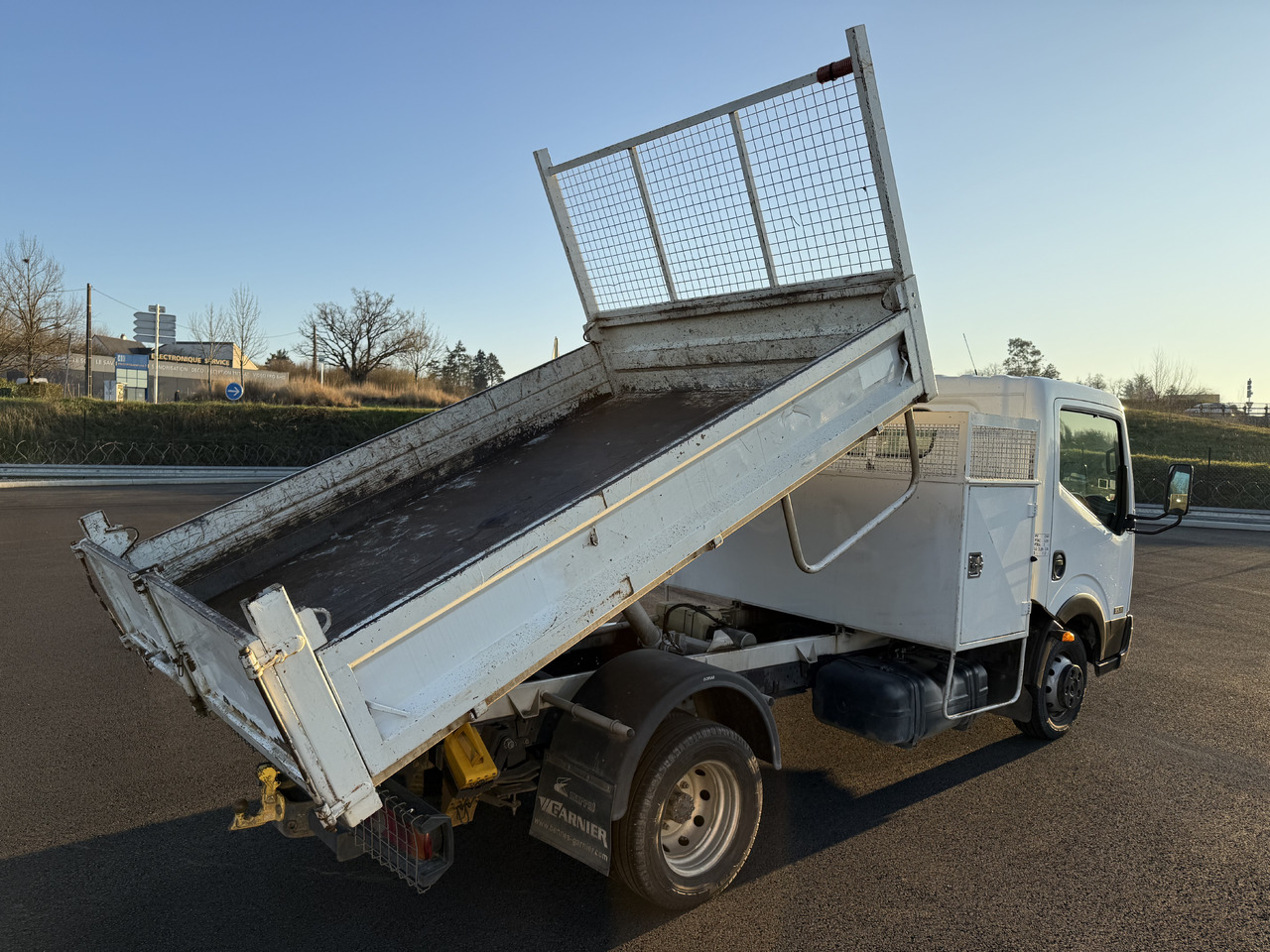 NISSAN CABSTAR 35.11 - Dostavno vozilo prekucnik: slika 3 NISSAN CABSTAR 35.11 - Dostavno vozilo prekucnik: slika 3