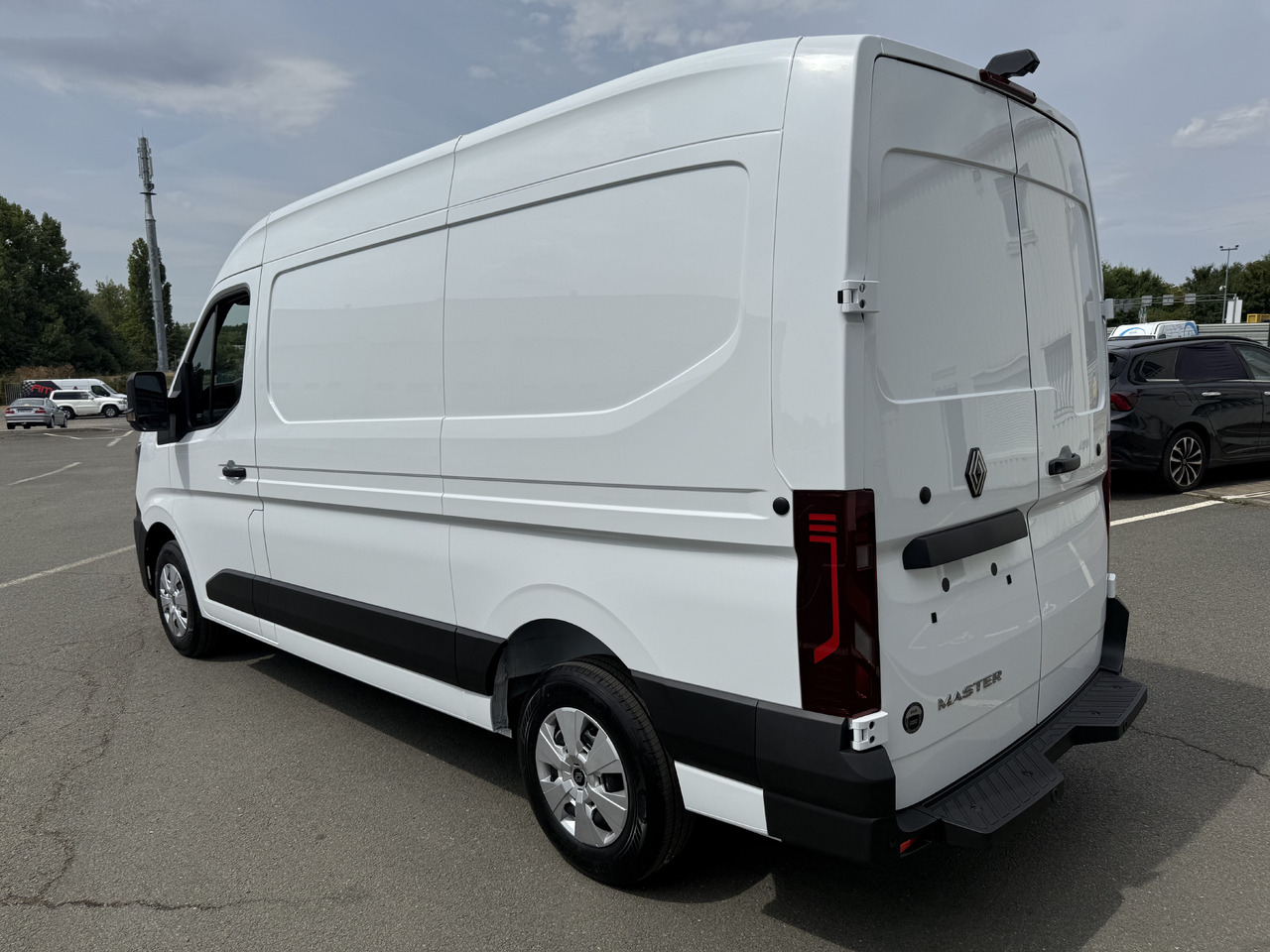 RENAULT MASTER 3T5 L2H2 EXTRA 2.0DCI150 - Furgon: slika 4 RENAULT MASTER 3T5 L2H2 EXTRA 2.0DCI150 - Furgon: slika 4
