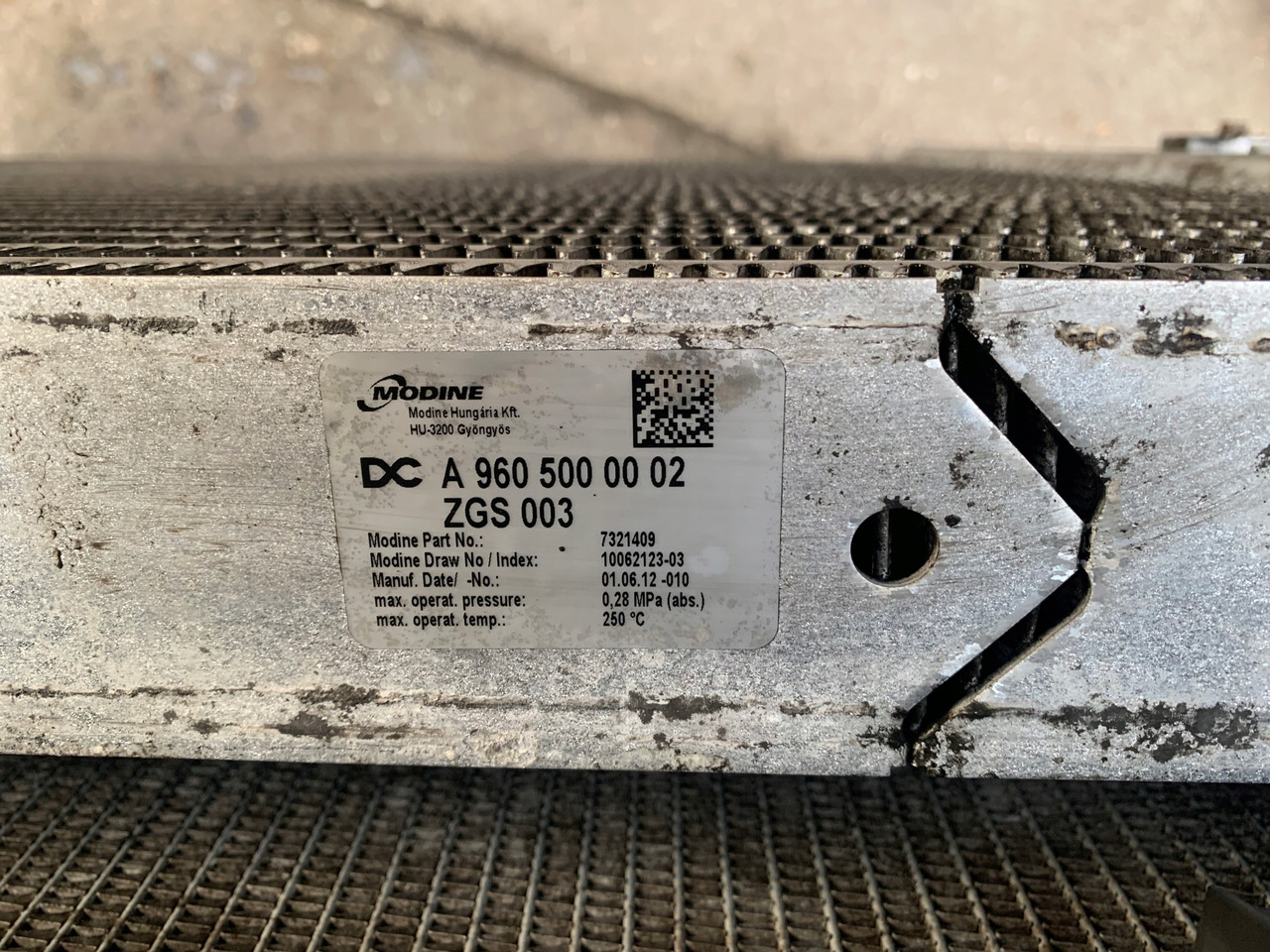 CHŁODNICA WODY POWIETRZA MERCEDES ACTROS MP4 MP 4 - Hladilnik motorja za Tovornjak: slika 3 CHŁODNICA WODY POWIETRZA MERCEDES ACTROS MP4 MP 4 - Hladilnik motorja za Tovornjak: slika 3