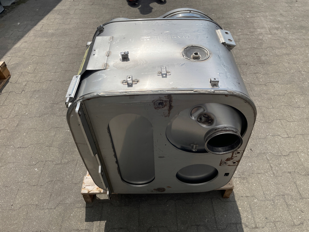 KATALIZATOR MAN TGX TGS EURO 6 DPF TŁUMIK WYDECH 81151036101 - Katalizator za Tovornjak: slika 5 KATALIZATOR MAN TGX TGS EURO 6 DPF TŁUMIK WYDECH 81151036101 - Katalizator za Tovornjak: slika 5