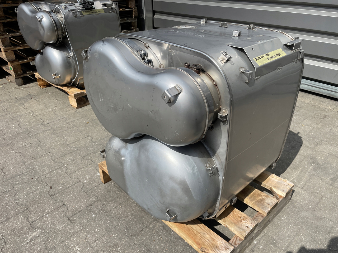 KATALIZATOR MAN TGX TGS EURO 6 DPF TŁUMIK WYDECH 81151036101 - Katalizator za Tovornjak: slika 1 KATALIZATOR MAN TGX TGS EURO 6 DPF TŁUMIK WYDECH 81151036101 - Katalizator za Tovornjak: slika 1