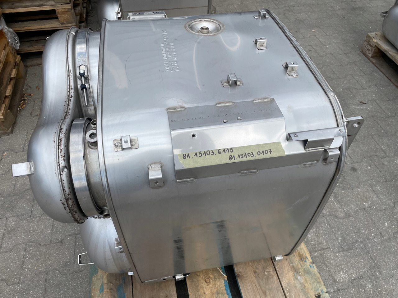 KATALIZATOR MAN TGX TGS EURO 6 DPF TŁUMIK WYDECH 81151036115 - Katalizator za Tovornjak: slika 1 KATALIZATOR MAN TGX TGS EURO 6 DPF TŁUMIK WYDECH 81151036115 - Katalizator za Tovornjak: slika 1