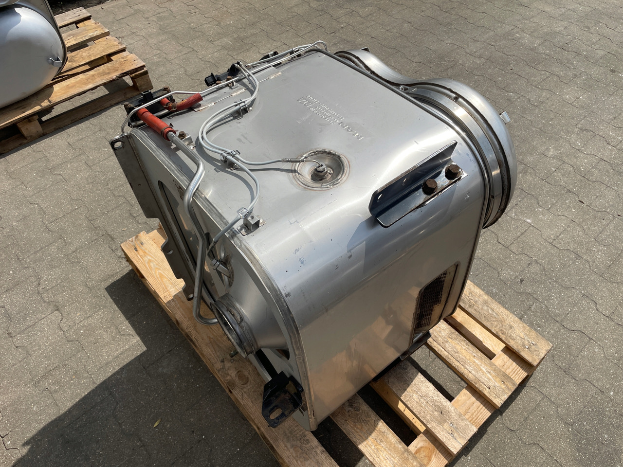 KATALIZATOR MAN TGX TGS EURO 6 DPF TŁUMIK WYDECH 81151036115 - Katalizator za Tovornjak: slika 4 KATALIZATOR MAN TGX TGS EURO 6 DPF TŁUMIK WYDECH 81151036115 - Katalizator za Tovornjak: slika 4