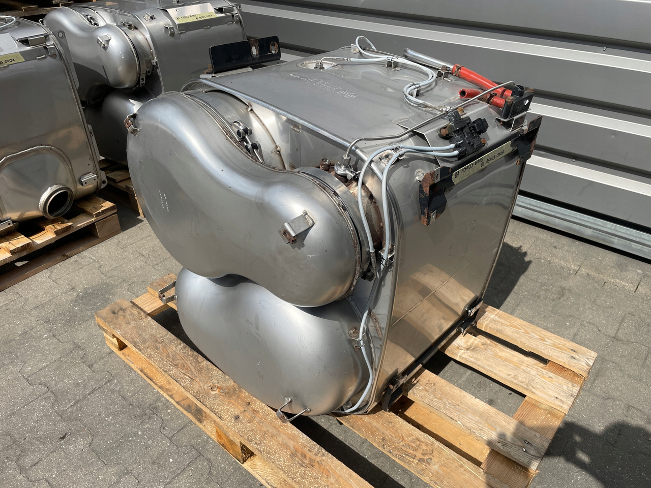 KATALIZATOR MAN TGX TGS EURO 6 DPF TŁUMIK WYDECH 81151036115 - Katalizator za Tovornjak: slika 1 KATALIZATOR MAN TGX TGS EURO 6 DPF TŁUMIK WYDECH 81151036115 - Katalizator za Tovornjak: slika 1