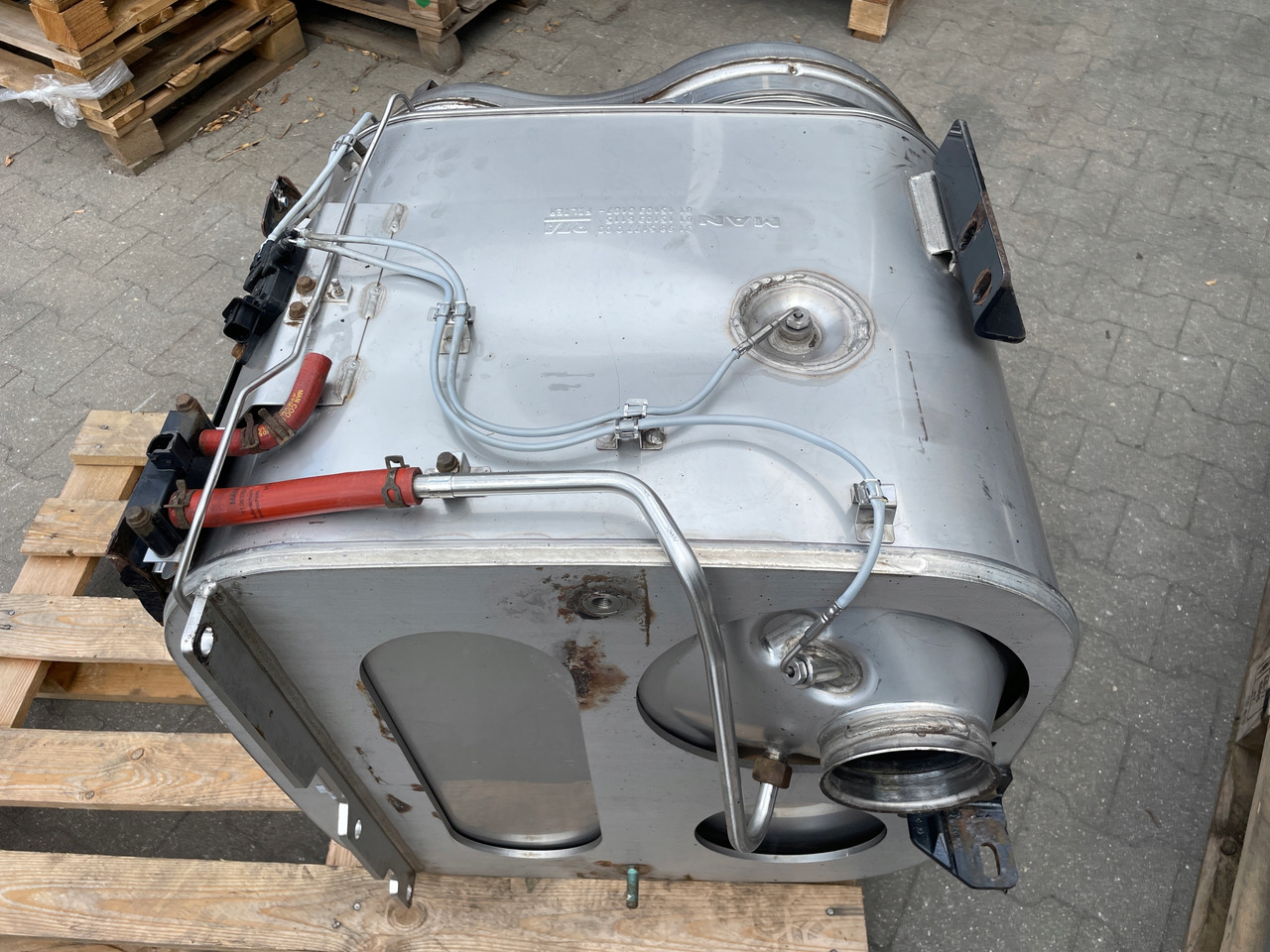 KATALIZATOR MAN TGX TGS EURO 6 DPF TŁUMIK WYDECH 81151036115 - Izpušna cev za Tovornjak: slika 4 KATALIZATOR MAN TGX TGS EURO 6 DPF TŁUMIK WYDECH 81151036115 - Izpušna cev za Tovornjak: slika 4